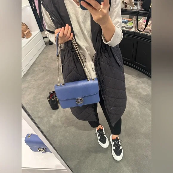 NEW<GUCCI >- INTERLOCKING CHAIN SHOULDERS BAG - Picture 9 of 15